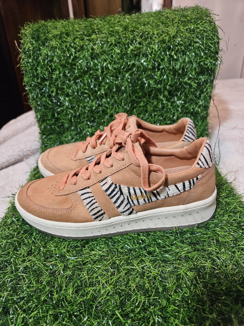 Gola Womens Grandslam Suede Safari Sneakers Peach Zebra size 8
